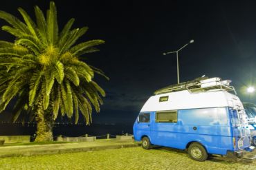 Rolling John Wayne spending the night with palm trees in Torreira.