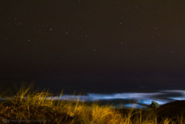 Nice swell coming in at night in Liencres.